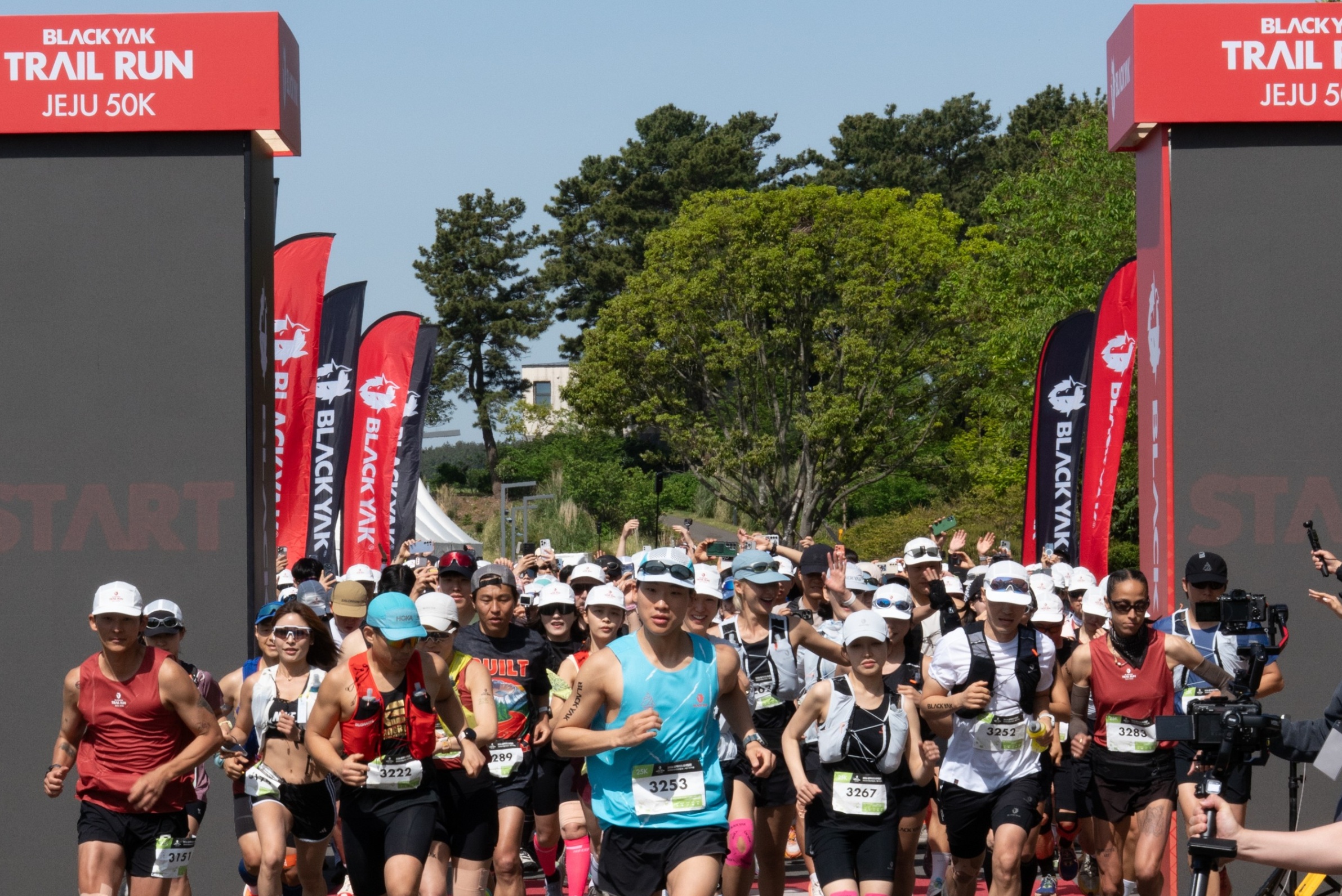 블랙야크, 1000명 달린 '트레일 런 제주 50K' 성료 - 뉴스 썸네일 이미지